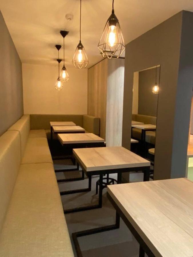 Super Seven Inn Belgrad Exterior foto